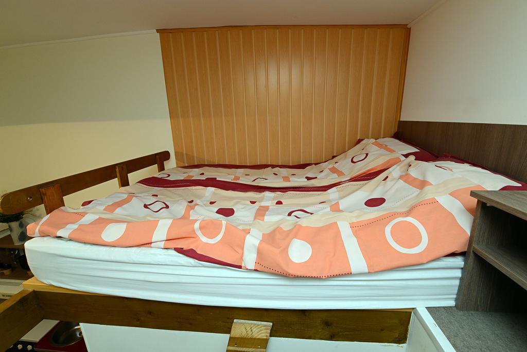 Centrum Apartman เปตช์ ภายนอก รูปภาพ